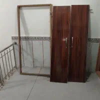در ب