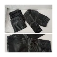 شلوار لی|لباس|قم, باغ شازده|دیوار