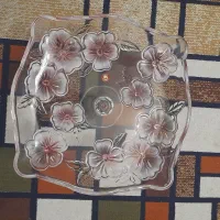 این ظرف میوه شیرینی بفروشی کادوبود تو ویترین بوده