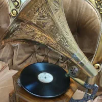 گرامافون کوکی هندلی عتیقه کلکسیونی بسیار تمیز|کلکسیون اشیاء عتیقه|تهران, آبشار|دیوار