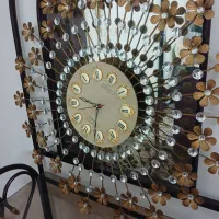 ساعت دیواری نگین دار