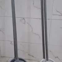جارو خاک انداز ایستاده