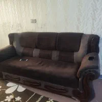 مبل بسیارزیباونو همراه گلیم همرنگ که زیرمبلهاست
