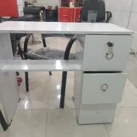 میز کاشت ناخن