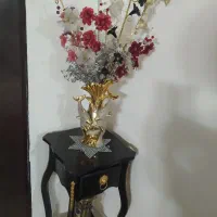 میز تلفن و گلدان