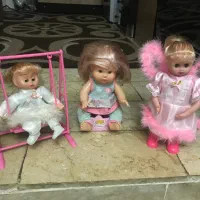 سه عدد عروسک صورتی