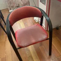 میز ناخن و طبقه لاک و صندلی|آرایشگاه و سالن‌های زیبایی|اردبیل, |دیوار