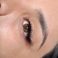 خدمات و آموزش تخصصی مژه و ناخن (اکستنشن،کاشت،لیفت)