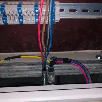 شاگرد برق کار یا نیمه حرفه ای