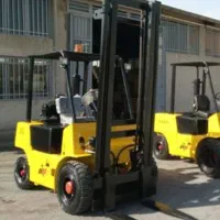 تخلیه و بارگیری با لیفتراک