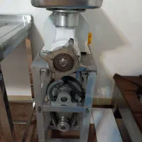 چرخ گوشت صنعتی الکتروکار، میز سینک و اجاق گاز بزرگ|کافی‌شاپ و رستوران|هشتگرد, شهرک صنعتی هشتگرد|دیوار