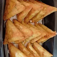 ارائه انواع سمبوسه ساده و پیتزایی وخوراک بندری|خوردنی و آشامیدنی|شیراز, ابیوردی|دیوار