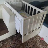 تخت کنار مادر
