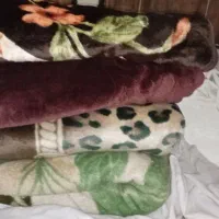تعدادی 3عدد پتوی گلبافت درحد نو