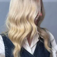 دستیار خانم در سالن زنانه