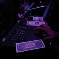 دی‌جی حرفه‌ای مراسم با تجهیزات کامل