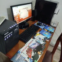 کامپیوتر با میز صندلی