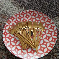 ظرف پذیرایی امریکایی و چنگال میوه خوری طلایی