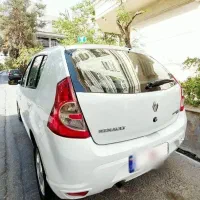 ساندرو اتوماتیک برج ۱۲ سال ۹۸ هستش تحویل ۱۴۰۰ تمیز