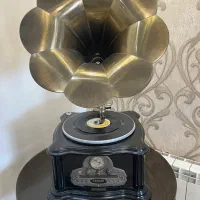 گرامافون آنتیک بسیار تمیز