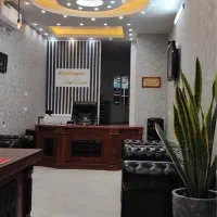 مغازه بر خیابان اصلی فاز دو