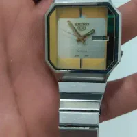 یک عدد ساعت مچی