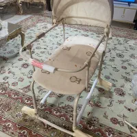 گهواره  کنارتخت