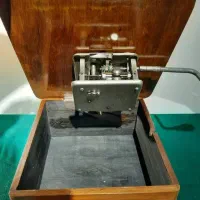 گرامافون قدیمی|کلکسیون اشیاء عتیقه|یاسوج, |دیوار