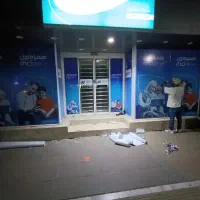 نصب و نصاب برچسب کابینت استیکر دودی دیوار و مات کن|خدمات پیشه و مهارت|مشهد, سرافرازان|دیوار