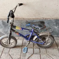 اسکیت سالم به همراه دوچرخه .