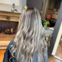 مدل برای رنگ و لایت