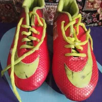 دو تا کفش ورزشی چمنی نو نو یکیش دو بار پوشیده شده|کیف، کفش، کمربند|اسلامشهر, شهرک محمدیه|دیوار