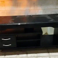 میز تلویزیون سالم و تمیز در حد نو