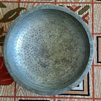 آبکش و تشت مسی قدیمی|کلکسیون اشیاء عتیقه|نجف‌آباد, سعدی|دیوار
