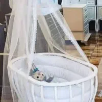 تخت کنار مادر
