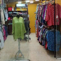 فروشندگی در لباس فروشی زنانه بازار امام رضا