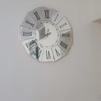 قاب عکس-ساعت-کتابخانه