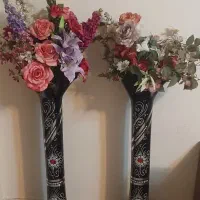 گلدان زیبای منزل با گل های مصنوعی