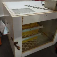 دستگاه جوجه کشی 110تایی دستی