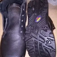 کفش کار|کیف، کفش، کمربند|آبکوه, |دیوار