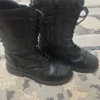 ۲عدد بوت سفید و مشکی کاملاً سالم|کیف، کفش، کمربند|قم, کلهری|دیوار