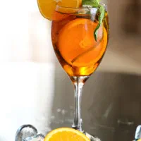 نیروی ساده کافی شاپ هتل پنج ستاره