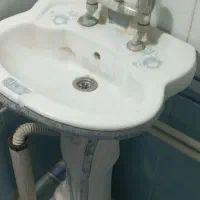 شیر روشویی همراه با شیر