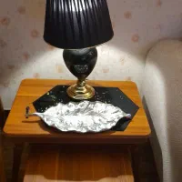 دوتا اباژور کوچیک یه ایستاده ست هم  همراه تابلوها