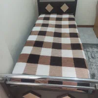 تخت خواب و صندلی و میز تحریر
