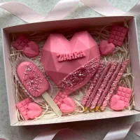 باکس شکلاتی/ اکلیلی/ صورتی دخترونه/ مناسب کادو