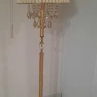 آباژور ایستاده