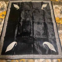 رومیزی مخمل مشکی قدیمی با آستر ساتن سالم و تمیز|پرده، رانر، رومیزی|تهران, جردن|دیوار