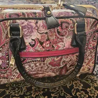 کیف زنانه|کیف، کفش، کمربند|شیراز, محراب|دیوار