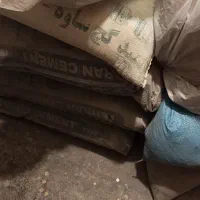 3 کیسه سیمان و 1 کیسه گچ و 3عدد پیش ساخته